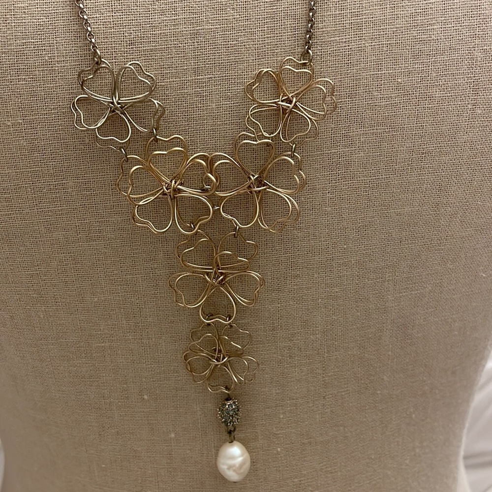 LOFT Outlet 3D Wire Flowers Necklace With Faux Pearl Droplet